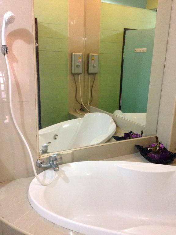 Chang Hotel Chiang Mai Bagian luar foto